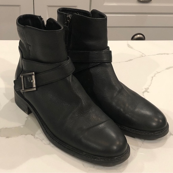 Aquatalia Bree Ankle Boot Water Resistant Buckle Black Made Italy Women's 7.5 - Picture 2 of 11